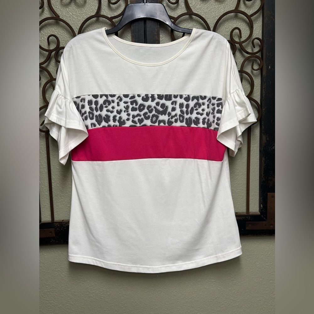 Boutique Janie short ruffle sleeve block top - Picture 2 of 4